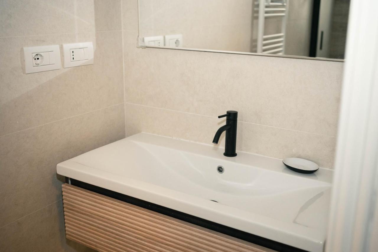 Black Marble - Design Apartment Μπάρι Εξωτερικό φωτογραφία