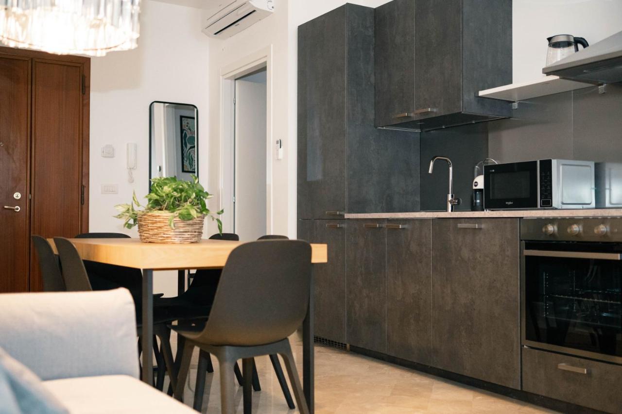 Black Marble - Design Apartment Μπάρι Εξωτερικό φωτογραφία