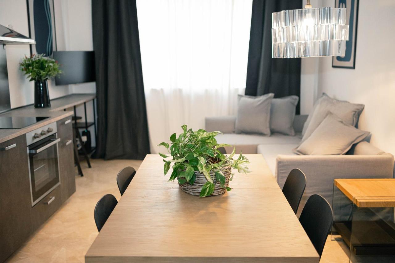 Black Marble - Design Apartment Μπάρι Εξωτερικό φωτογραφία