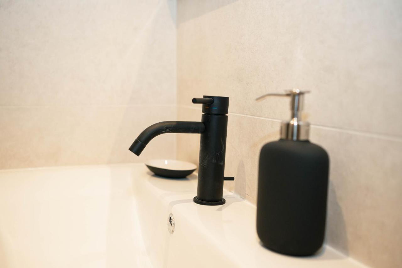 Black Marble - Design Apartment Μπάρι Εξωτερικό φωτογραφία